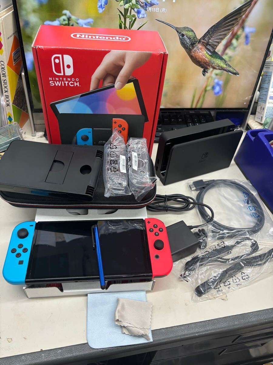【美品】SWITCH 有機ELモデル　ケース付き　任天堂