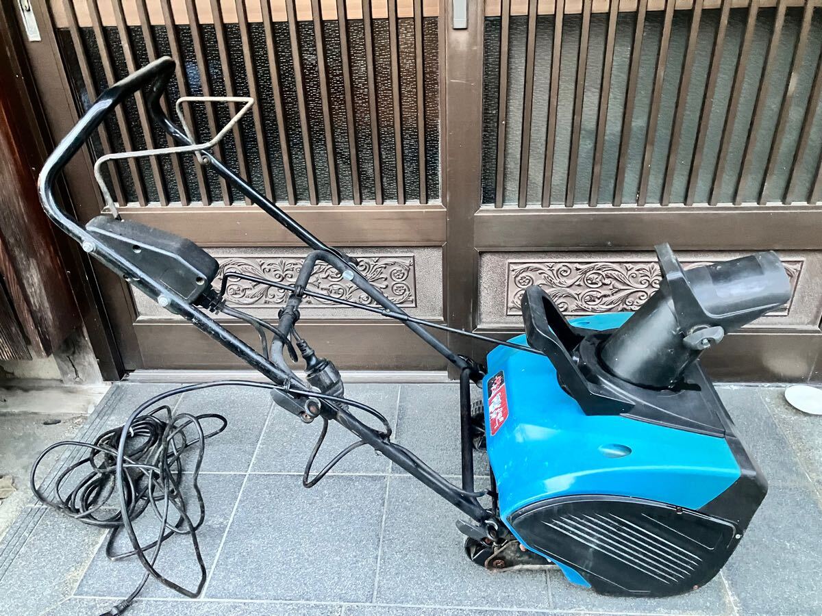 岐阜発 電動除雪機 100V 10mコード付 手押し式 動作良好 排雪 岐阜発 電動除雪機 100V 10mコード付 手押し式 動作良好 排雪