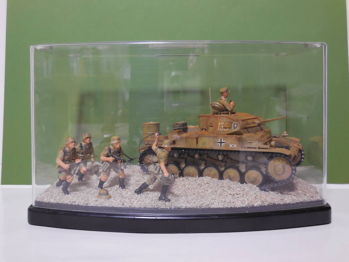 戦車ジオラマ 1/35 ドイツ2号戦車と降下猟兵戦車 & 兵士 6体セット Yahoo!オークション - 1/35 ドイツ2号戦車 ジオラマ完成品 中古