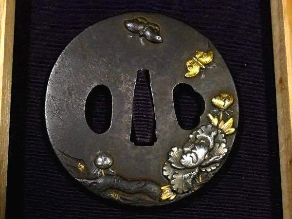 [ меч принадлежности #3825] {A класс } ( гарда меча ) нет .. шедевр.! золотой серебряный ...... бабочка map .. цветная роспись толщина. есть высота гравюра умение. внешний вид хорошо . один товар 