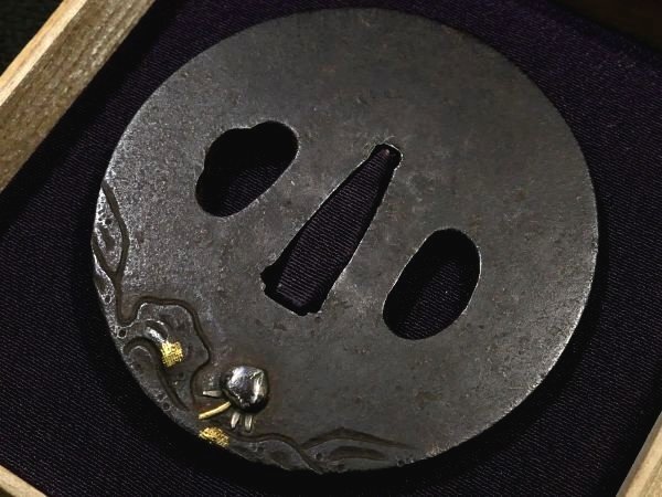 [ меч принадлежности #3825] {A класс } ( гарда меча ) нет .. шедевр.! золотой серебряный ...... бабочка map .. цветная роспись толщина. есть высота гравюра умение. внешний вид хорошо . один товар 