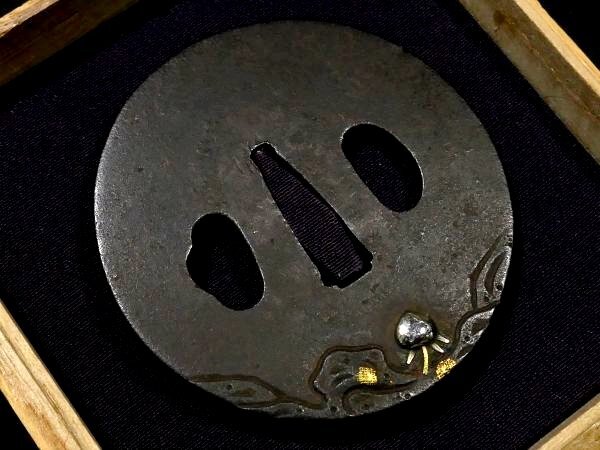 [ меч принадлежности #3825] {A класс } ( гарда меча ) нет .. шедевр.! золотой серебряный ...... бабочка map .. цветная роспись толщина. есть высота гравюра умение. внешний вид хорошо . один товар 