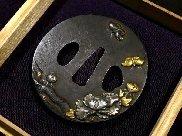 [ меч принадлежности #3825] {A класс } ( гарда меча ) нет .. шедевр.! золотой серебряный ...... бабочка map .. цветная роспись толщина. есть высота гравюра умение. внешний вид хорошо . один товар 