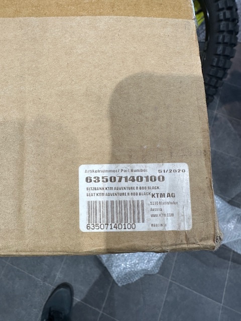 KTM 890ADVENTURE R сиденье не использовался товар 