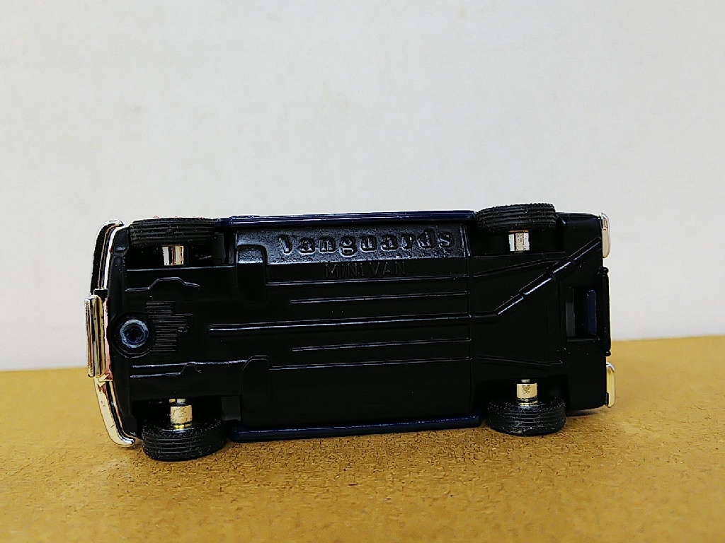 □ Vanguards 1/43 VA14007 Royal Navy - Austin Mini Van