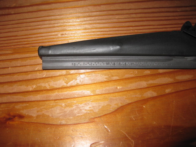 【スバル レヴォーグ用雪用ワイパーとグラファイト替えゴム　のセット（中古）】