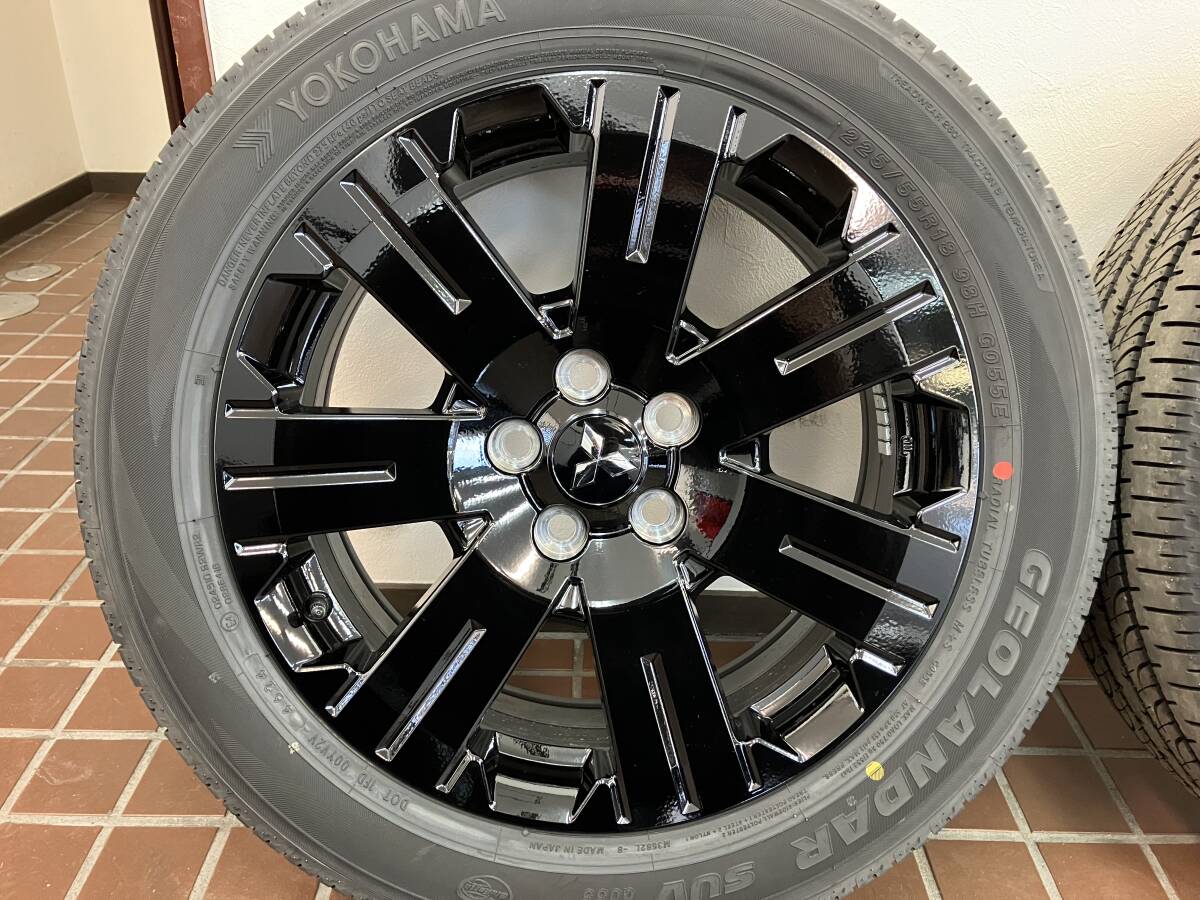 三菱 デリカD5 ブラックエディション 新車外し 純正18インチ 三菱 デリカD5 ブラックエディション 新車外し 純正18インチ