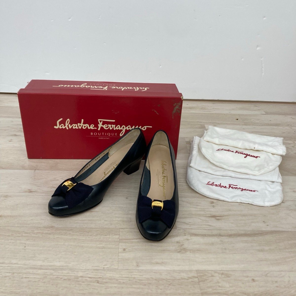 Salvatore Ferragamo サルヴァトーレ フェラガモ パンプス リボン 4Cサイズ ブラック レディース[C9356]