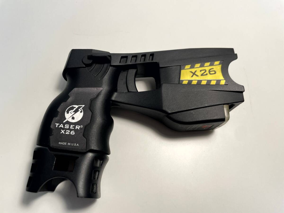 Taser X26 可動ダミー テーザーガン Small Monster Axonタイプ Taser X26 可動ダミー テーザーガン Small Monster Axonタイプ