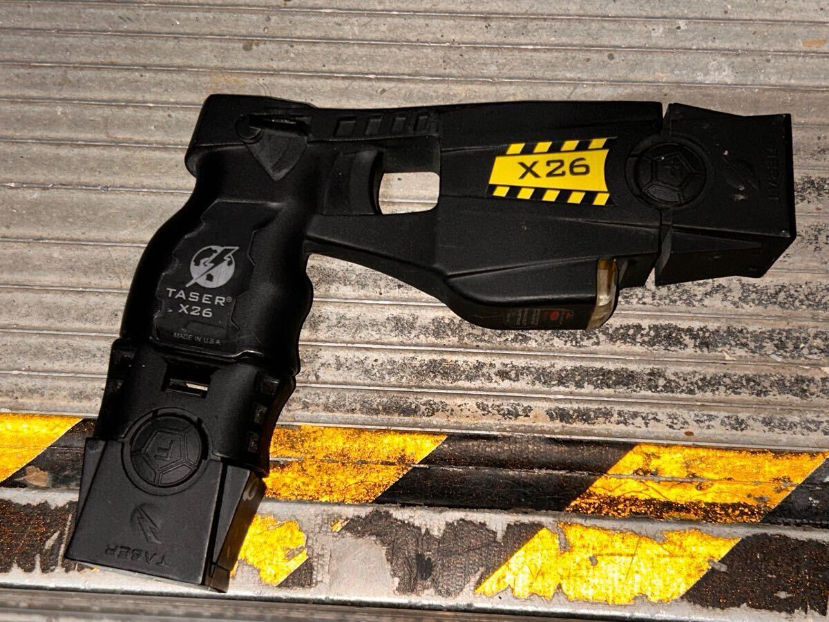 Taser X26 可動ダミー テーザーガン Axonタイプ カートリッジ Taser X26 可動ダミー テーザーガン Axonタイプ カートリッジ