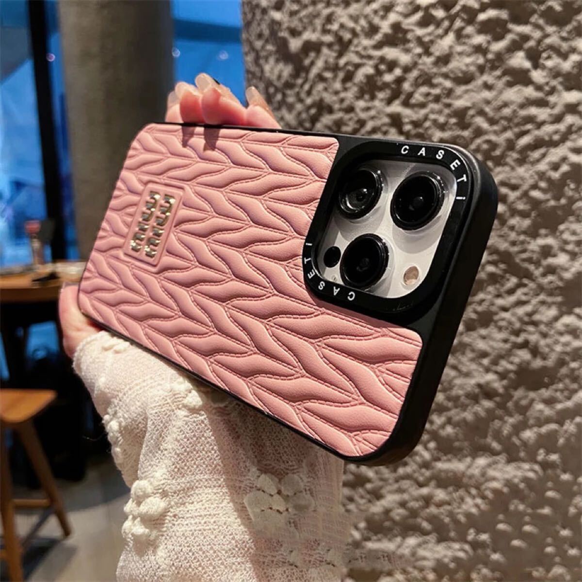 新品 miumiu(ミュウミュウ) iPhone15Pro用スマホケース ピンク 新品 miumiu(ミュウミュウ) iPhone15Pro用スマホケース ピンク