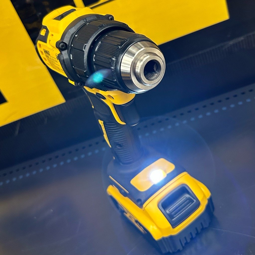 [DEWALT/ Daewoo .ruto]18V дрель-шуруповерт [DCD708P2 type ]* максимальный крутящий момент 65N.m*18V/5.0Ah батарейка 2 шт есть * бесщеточный motor установка [ экспонирование неиспользованный товар ]