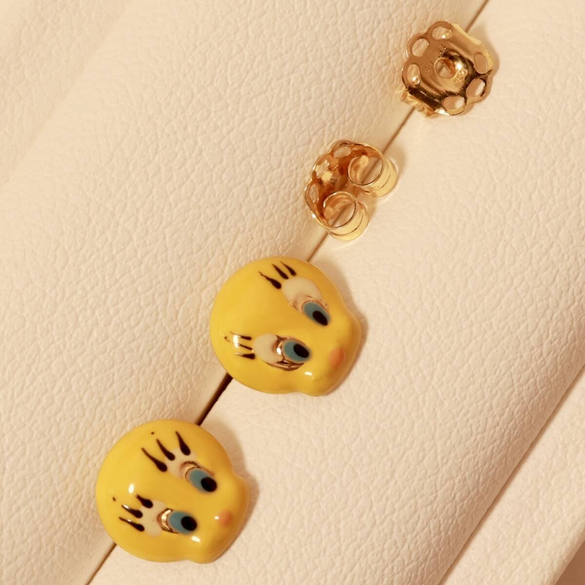 750 YG ワーナーブラザーズ ルーニー・テューンズ トゥイーティー ピアス エナメル K18_画像2