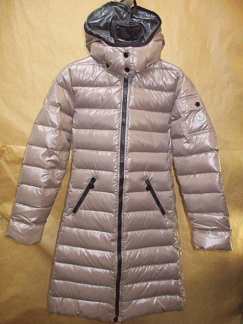 モンクレール　MONCLER MOKA 袖　ロゴ　ワッペン　 フード　ダウン コート グレージュ　0　國內正規(guī)品
