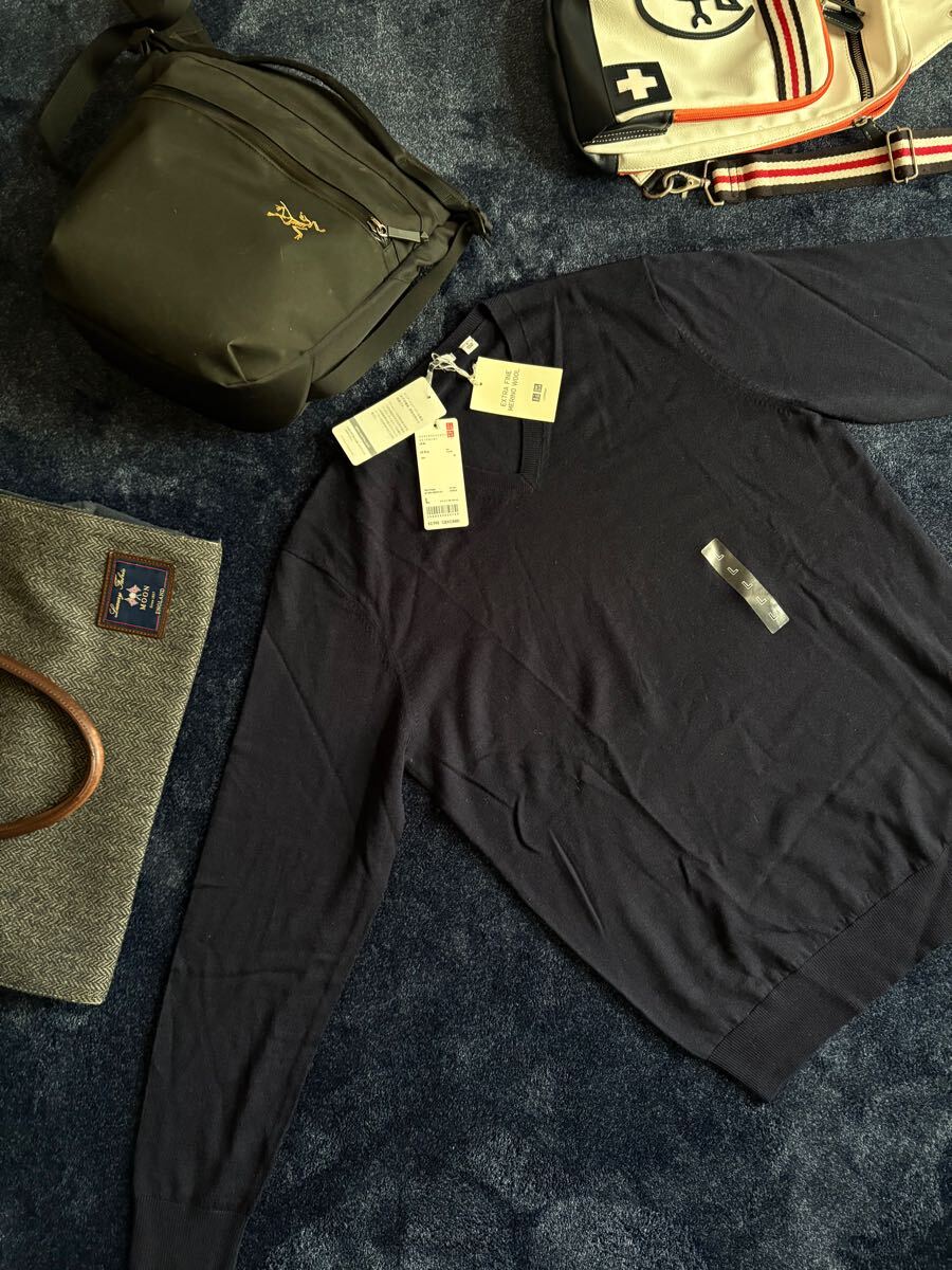新品 未使用 UNIQLO ユニクロ エクストラファインメリノ ウール100% Vネック ニット セーター ネイビー sizeL チェスト96-104cm タグ付き