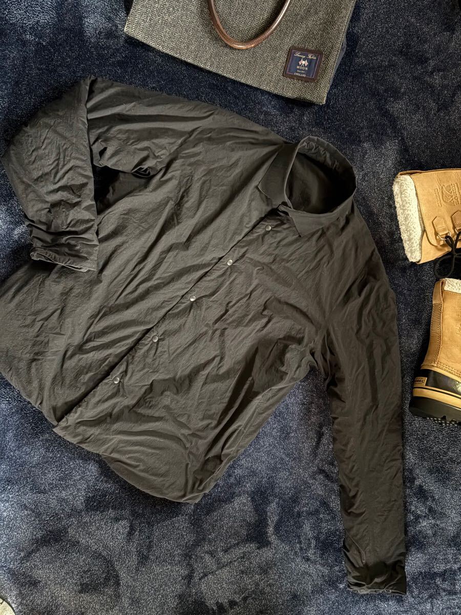超美品 定価42,900円 DESCENTE ALLTERRAIN デサント オルテライン TITANIUM THERMO INSULATED L/S SHIRT 防寒シャツ/ジャケット sizeL 黒