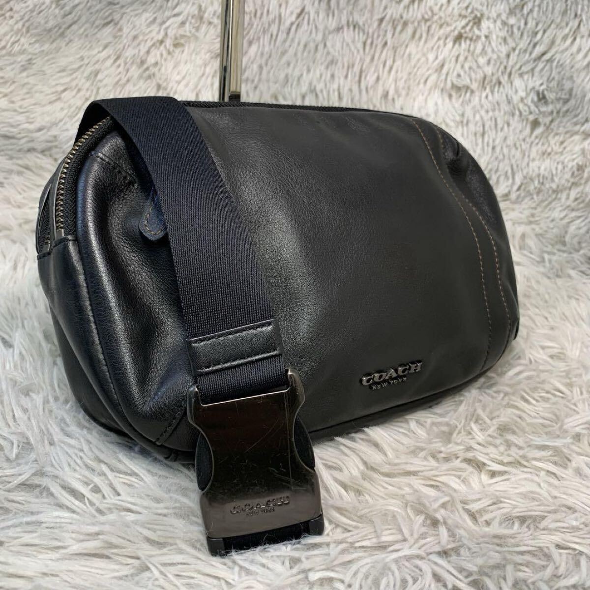 美品 COACH コーチ グラハム ウエストポーチ ボディバッグ ショルダーバッグ 斜め掛け 肩掛け クロスボディ レザー 黒 ブラック メンズ