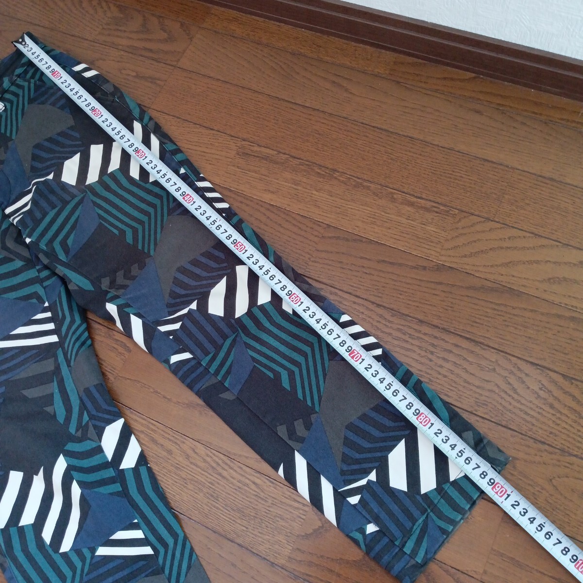 1737【中古】Jack Bunny golf　ジャックバニー　ゴルフウェア　ロングパンツ　メンズ　サイズ　M（4）幾何学模様の総柄_画像3