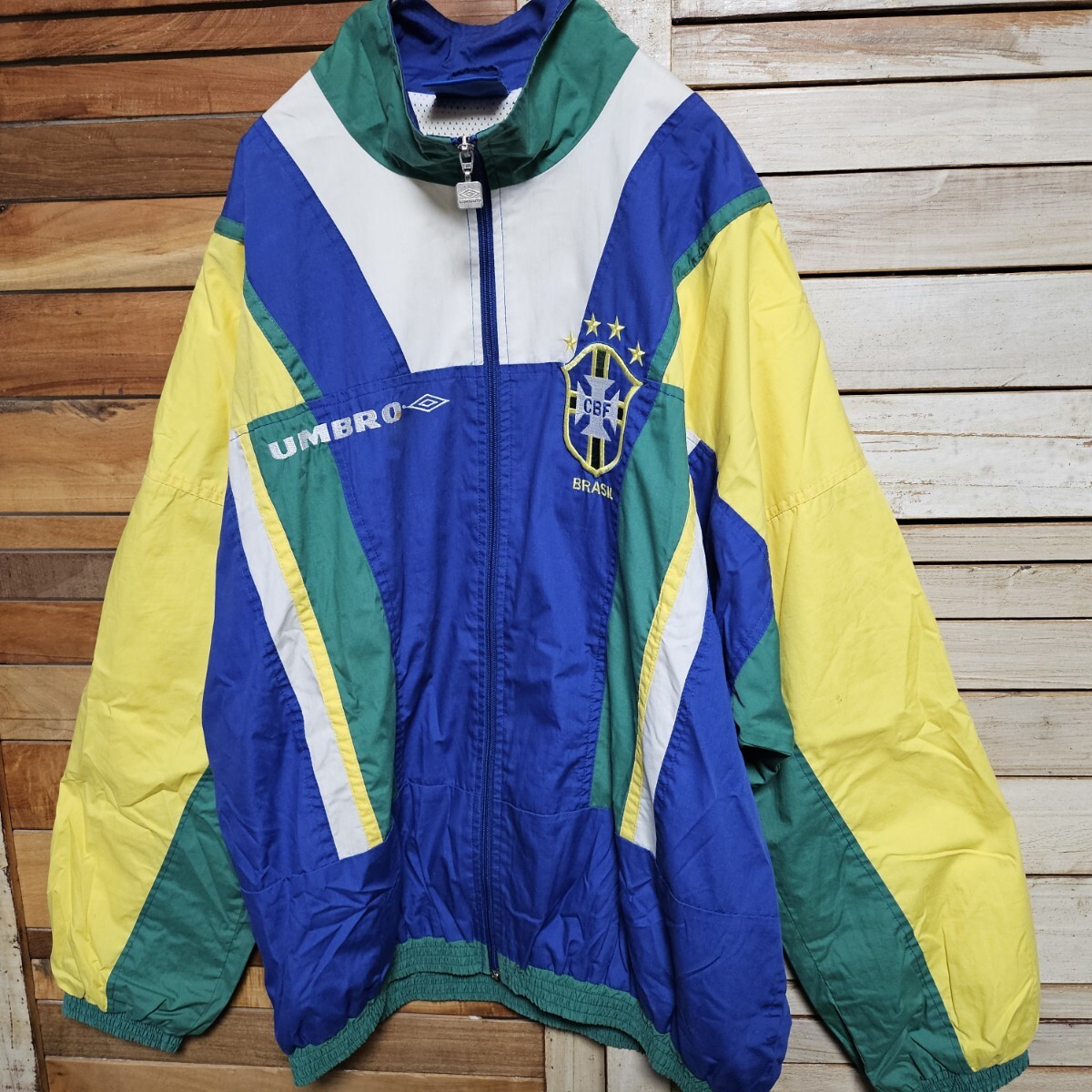 UMBRO BRASIL CBF アンブロ ブラジル ナイロンジャケット L ヴィンテージ 古着 ジャージ サッカー 希少 裏地メッシュ