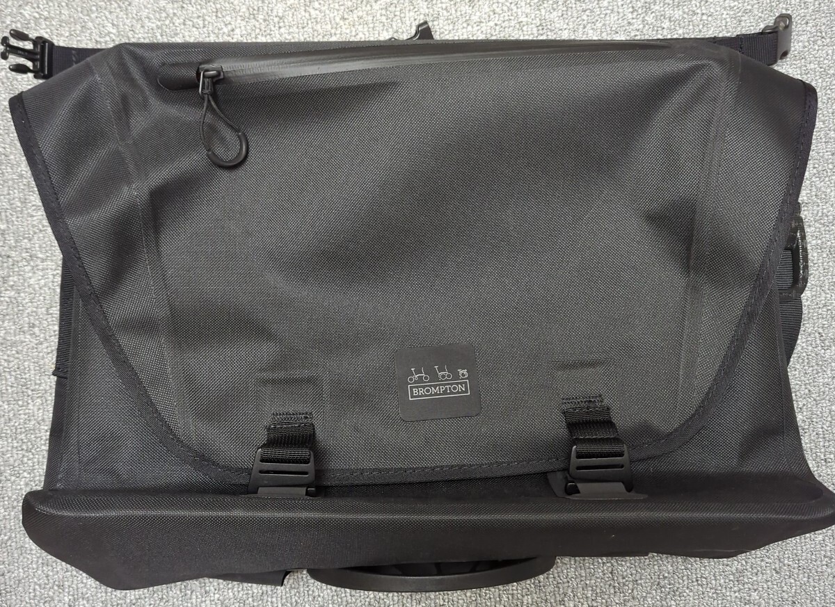 BROMPTON ブロンプトン Messenger Waterproof Bag メッセンジャー ウォータープルーフ バッグ 20L 黒 (QMETBWP-L-BK) 送料込み