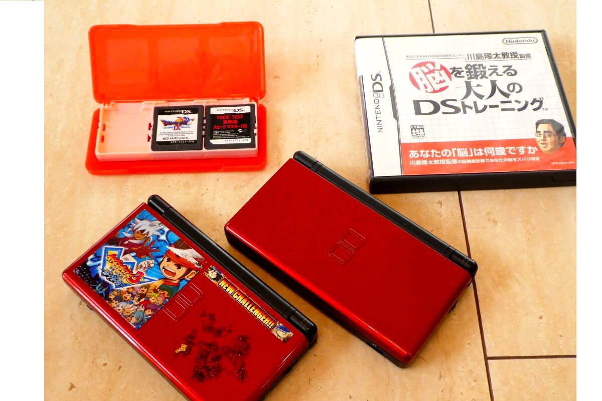 Й★任天堂★NINTENDO DS Lite★本体(USG-001)×2台★赤★ソフト3本★ドラゴンクエストIX★TOEIC TEST 英単語★脳トレ★ジャンク★