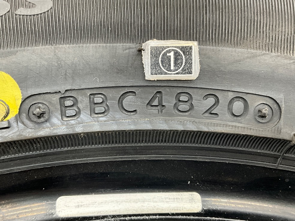 не использовался только один 215/50R18 92Q Bridgestone BLIZZAK VRX2 зима зимний 215/50/18 Yaris Cross местного производства сделано в Японии b5612