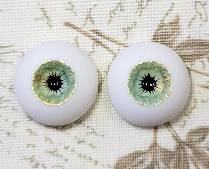 EggMoonビスクアイ ゴールド×グリーン 約18mm