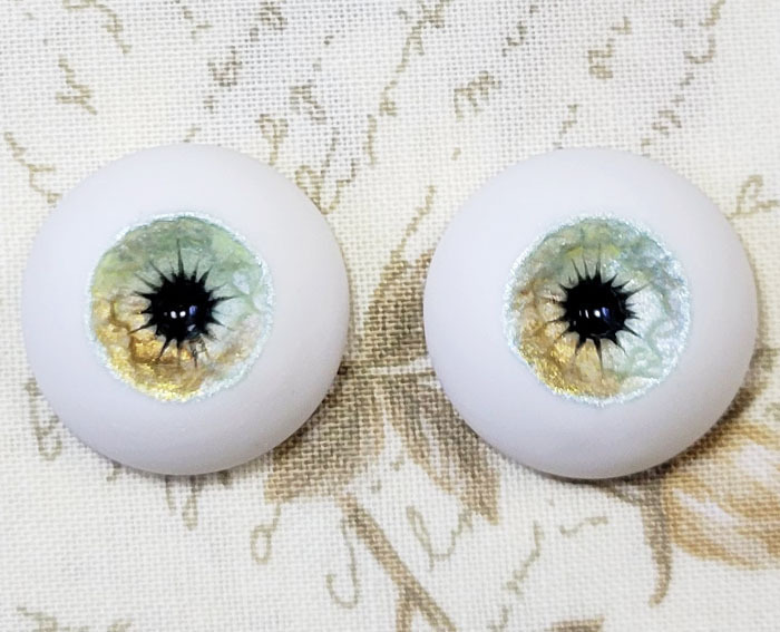 EggMoonビスクアイ グリーン×ゴールド 約20mm