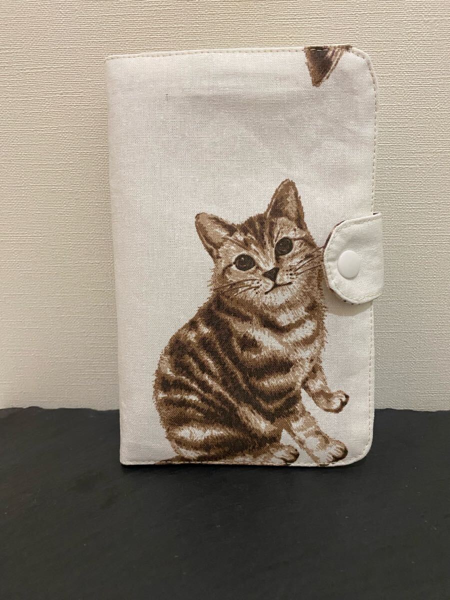 ☆ハンドメイド　☆マルチケース　お薬手帳入れ　通帳入れ　母子手帳入れ　プレゼント　猫　コットンリネン　ホワイト_画像1