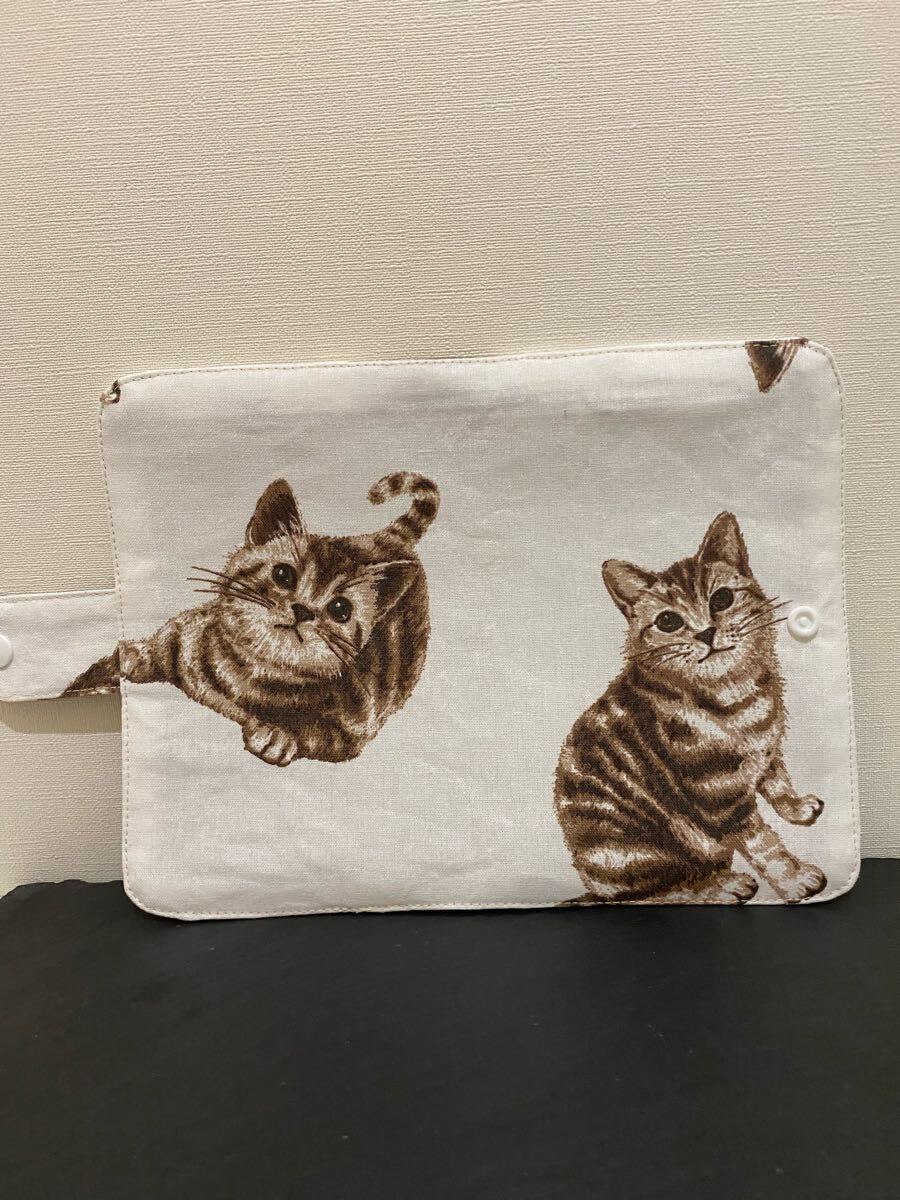 ☆ハンドメイド　☆マルチケース　お薬手帳入れ　通帳入れ　母子手帳入れ　プレゼント　猫　コットンリネン　ホワイト_画像3