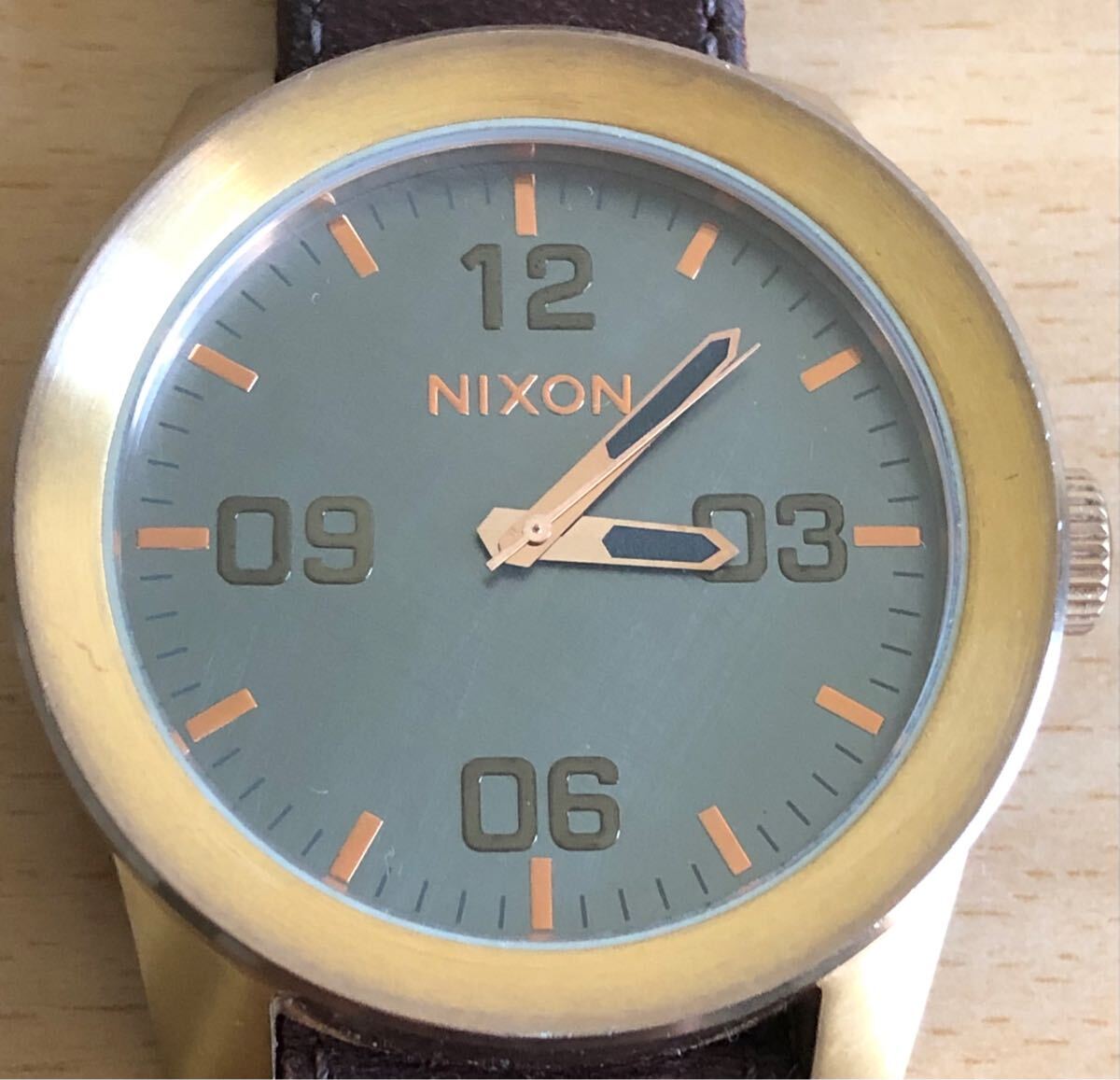 669-0131 NIXON ニクソン　THE CORPORAL メンズ腕時計　革ベルト　クオーツ　電池切れ　動作未確認