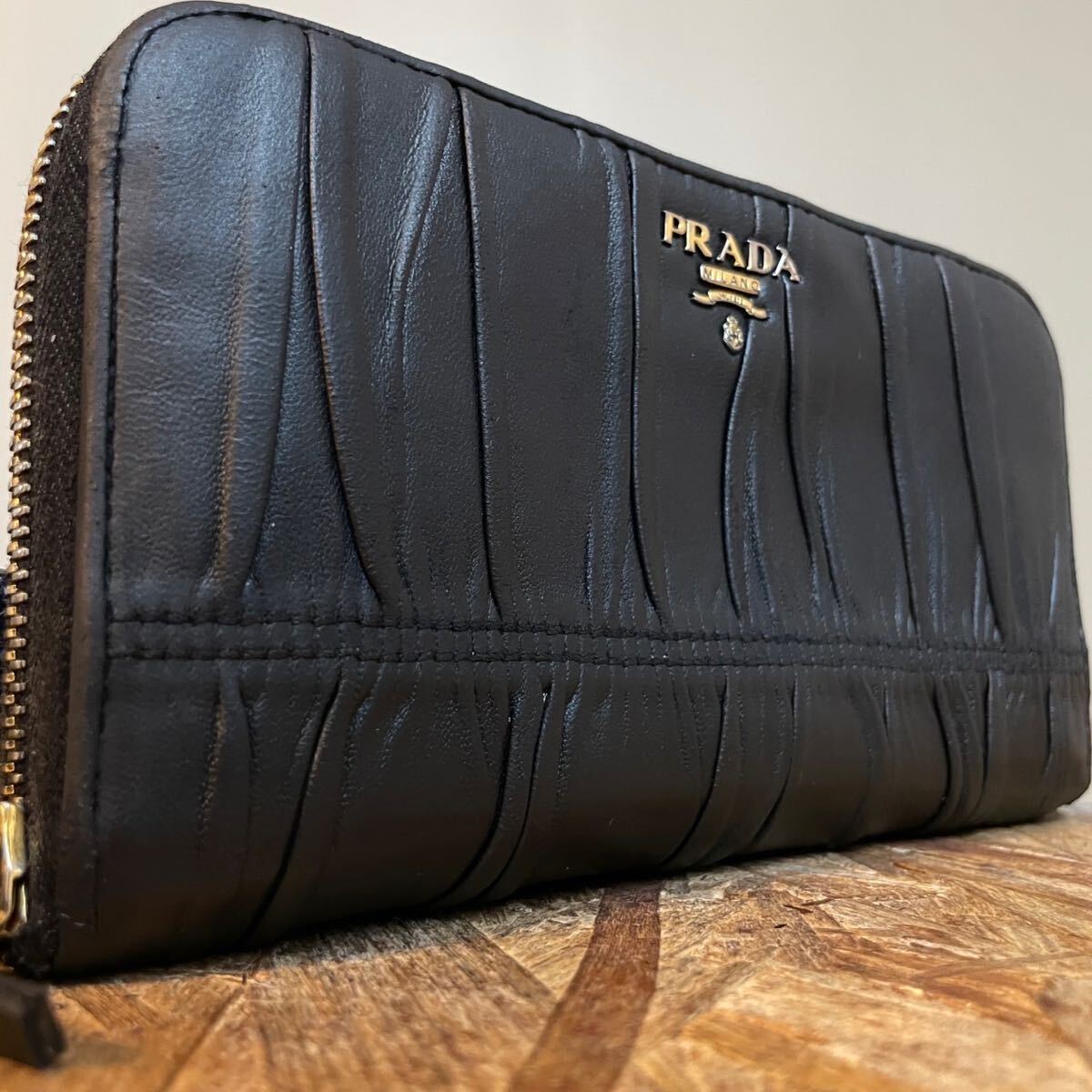 1円 極美品 PRADA プラダ 長財布 ラウンドファスナー レザー 1円 極美品 PRADA プラダ 長財布 ラウンドファスナー レザー