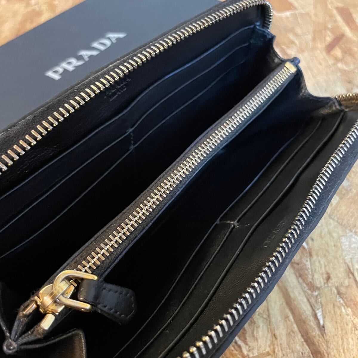 1円 極美品 PRADA プラダ 長財布 ラウンドファスナー レザー 1円 極美品 PRADA プラダ 長財布 ラウンドファスナー レザー