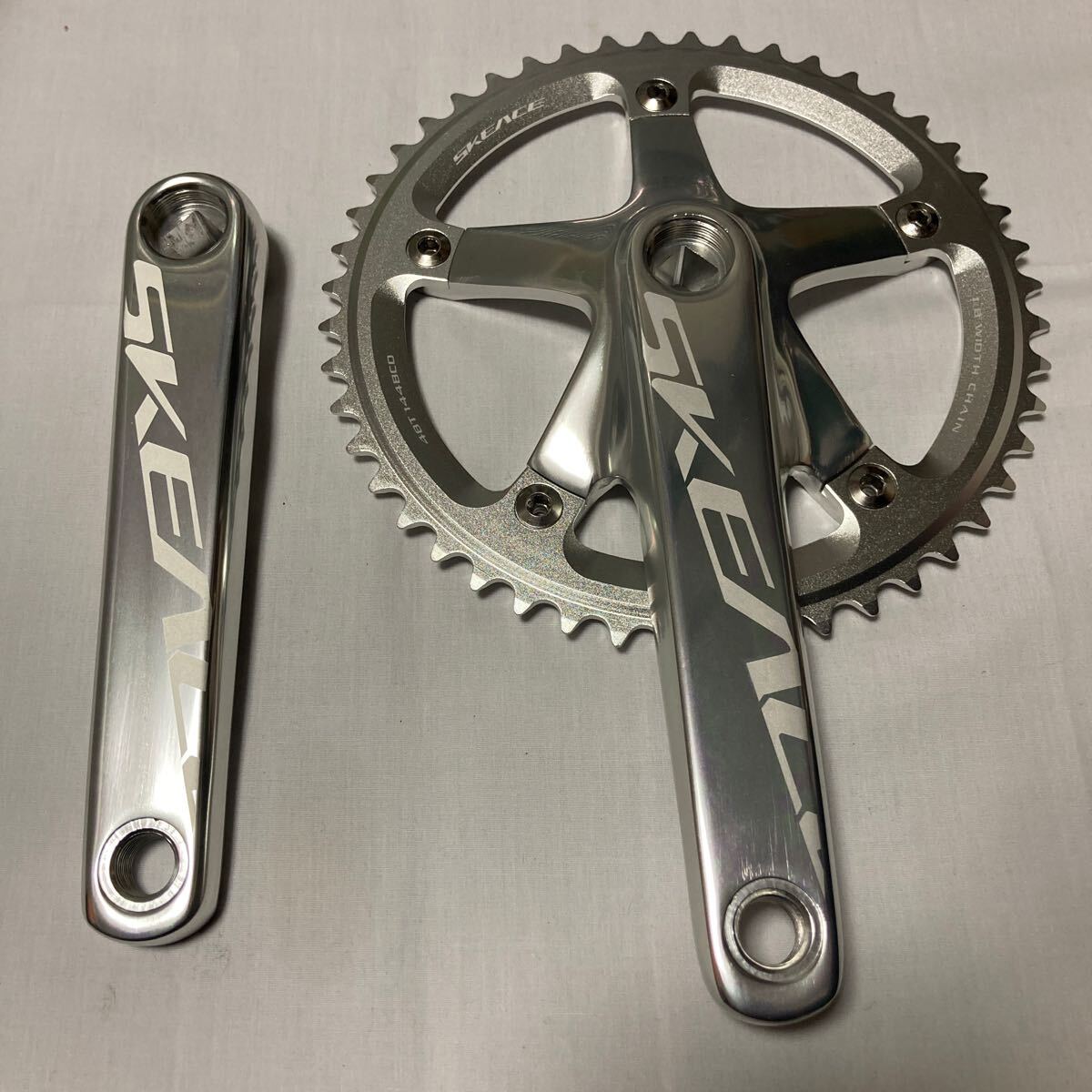 ☆ 新品!! シングル用 クランクセット スクエアテーパー対応 クランク長165mm PCD144mm 48T(厚歯) シルバー ☆ ☆ 新品!! シングル用 クランクセット スクエアテーパー対応 クランク長165mm PCD144mm 48T(厚歯) シルバー ☆