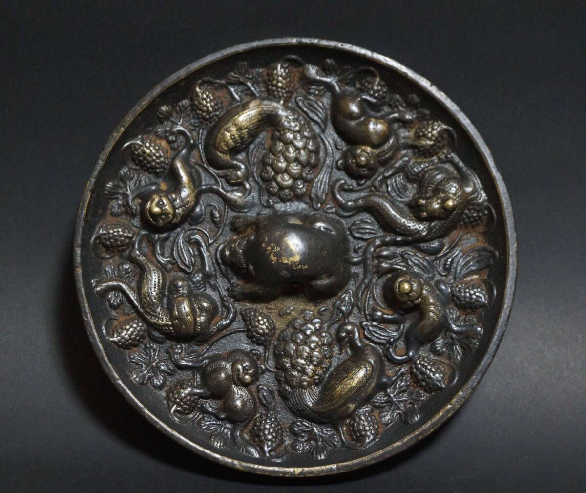 閑】時代大型古銅鏡 金工細工 海獣葡萄鏡（かいじゅうぶどう