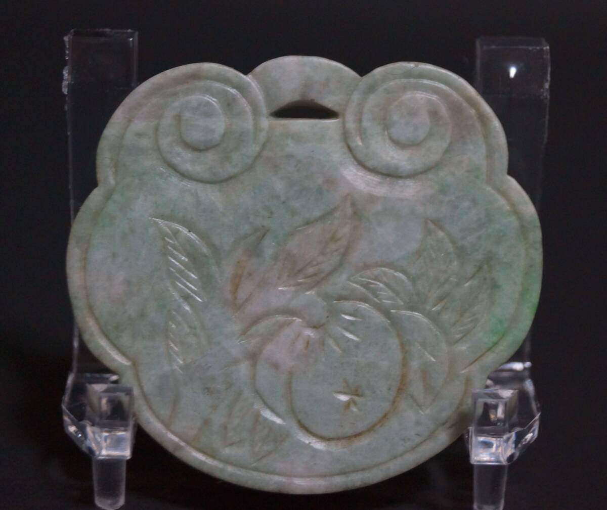 時代翡翠 細工彫り『如意霊芝形桃祥瑞文』ヒスイ牌 根付 緒締玉 提げ物 装飾品☆美しい石目☆美品☆7D0124