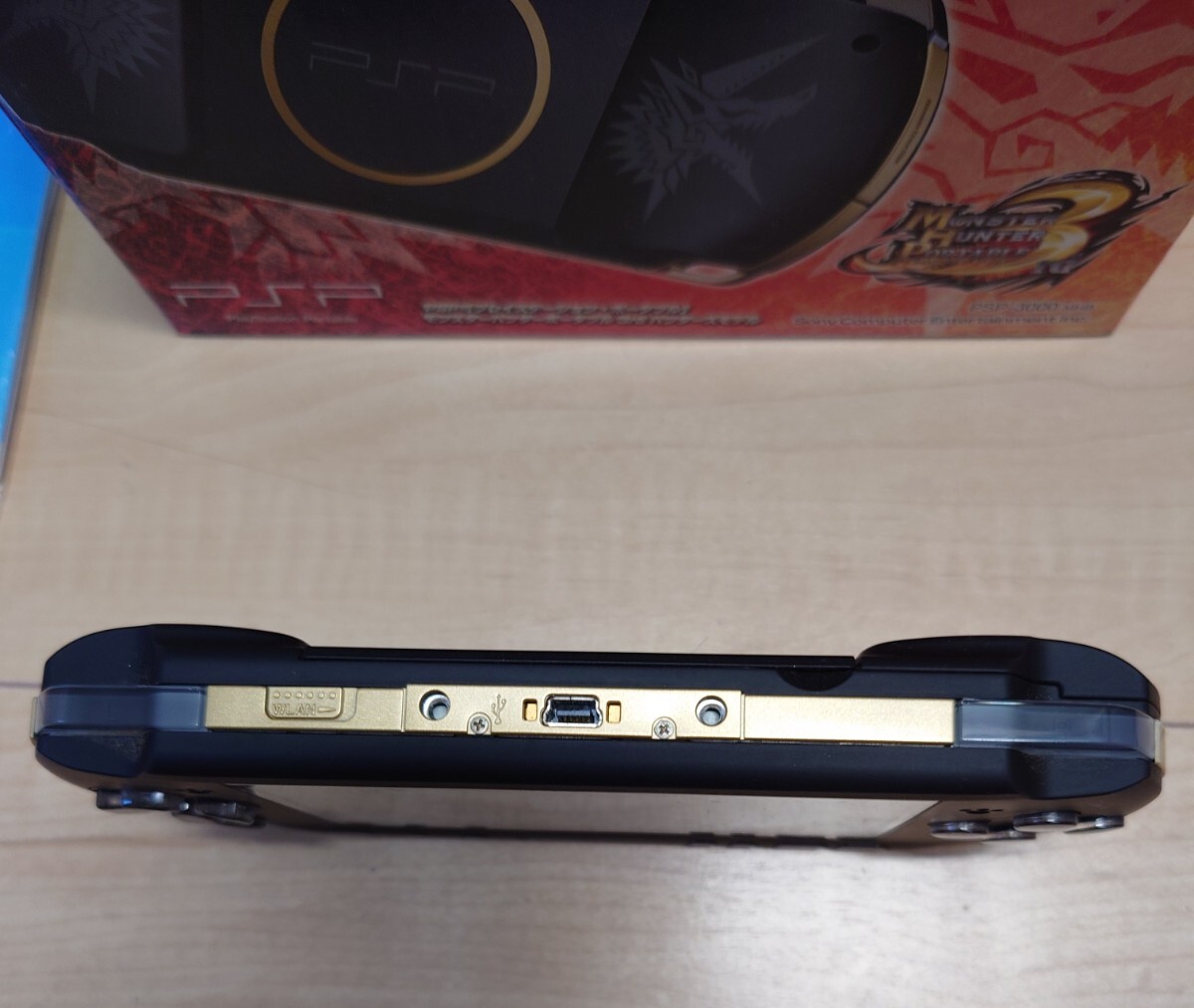 中古品 PSP-3000 プレイステーションポータブル モンハンモデル 中古品 PSP-3000 プレイステーションポータブル モンハンモデル