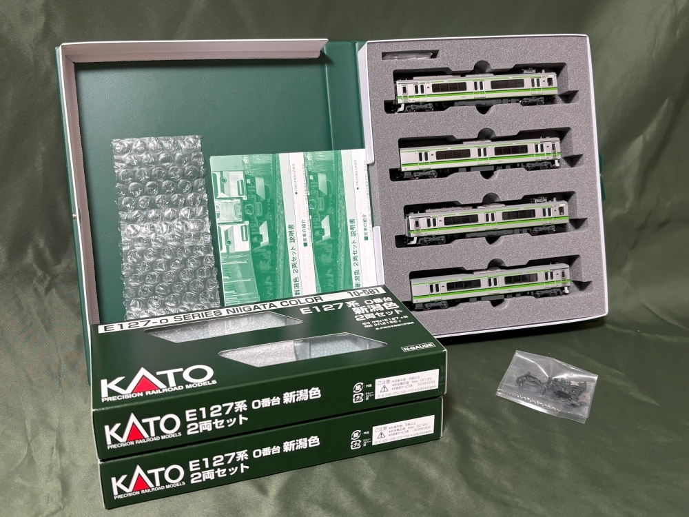 超希少です！ 商品説明必読！ゆうパック80サイズ KATO純正4両用ブックケース付 KATO カトー 10-581 E127系0番台「新潟色」×2 (4両セット)