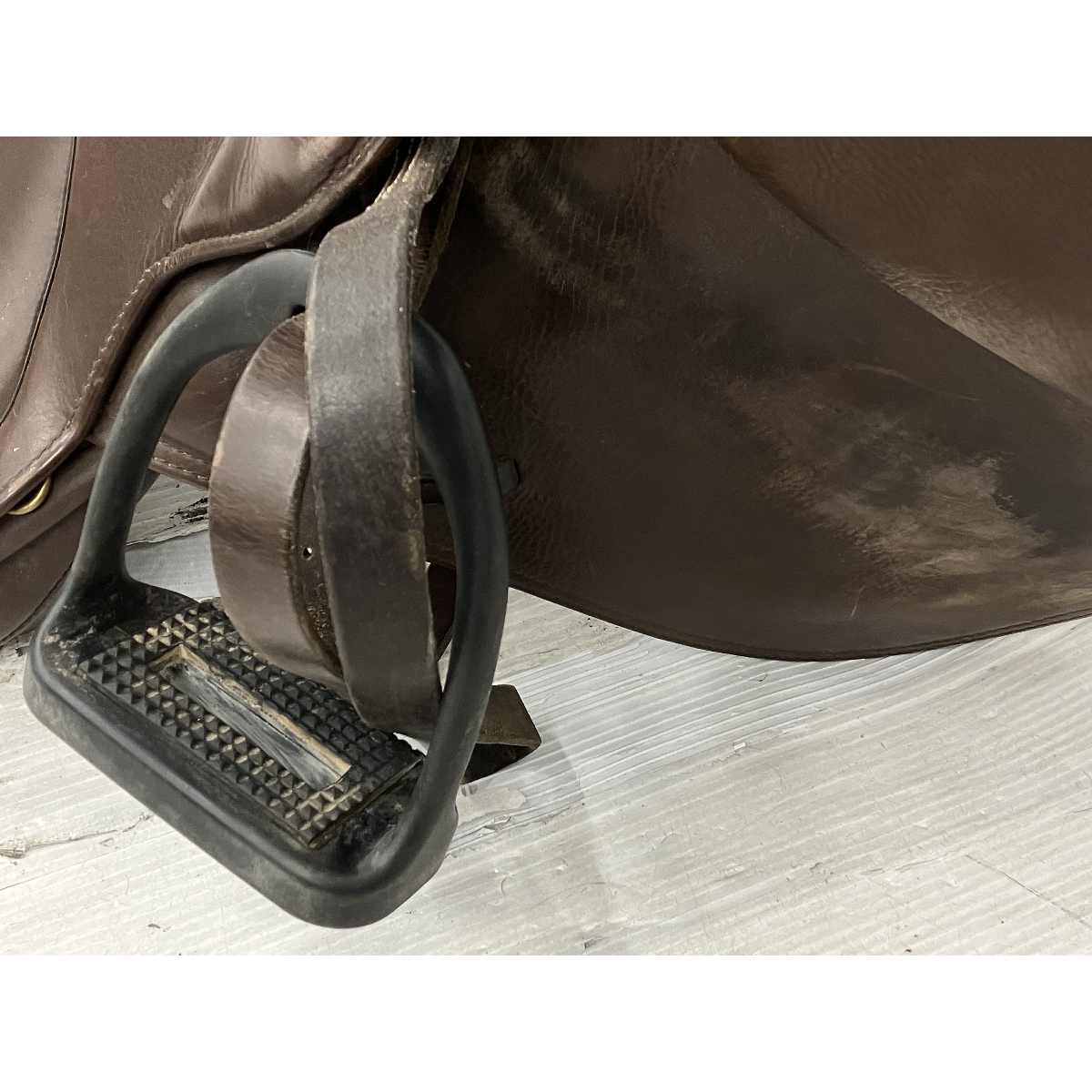 HARRISON BROWN ハリソンブラウン 鞍 16 1/2 M 馬具 乗馬鞍 中古 HARRISON BROWN ハリソンブラウン 鞍 16 1/2 M 馬具 乗馬鞍 中古