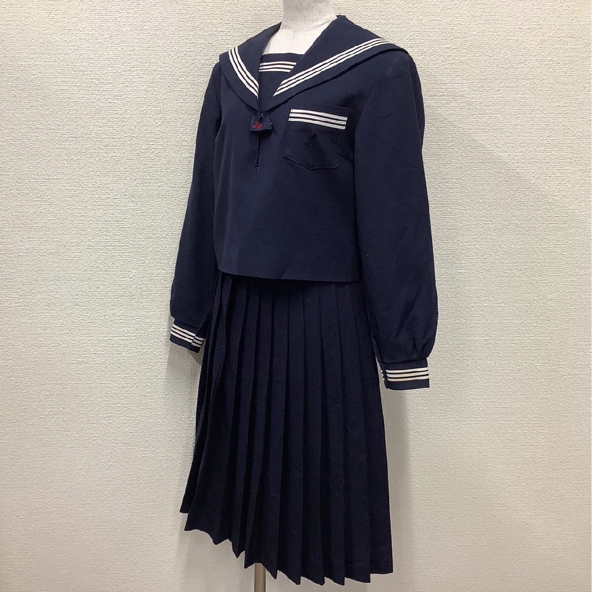 I1128/(中古)兵庫県 宝殿中学校 女子制服2点 /冬セーラー:M程度/冬スカート:W66丈63/28本/KANKO/紺/高校/女子生徒/学生服