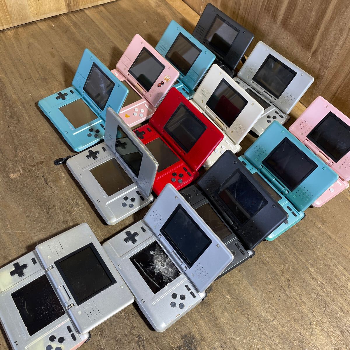 任天堂 Nintendo 初代DS 中古品13台 ジャンク(DS)|売買された 任天堂 Nintendo 初代DS 中古品13台 ジャンク(DS)|売買された