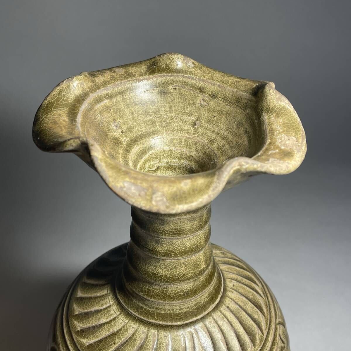 値引 唐草文百合口瓶 茂蔵】耀州窯 青磁 中国古 唐物 古渡り 桐箱付き 宋