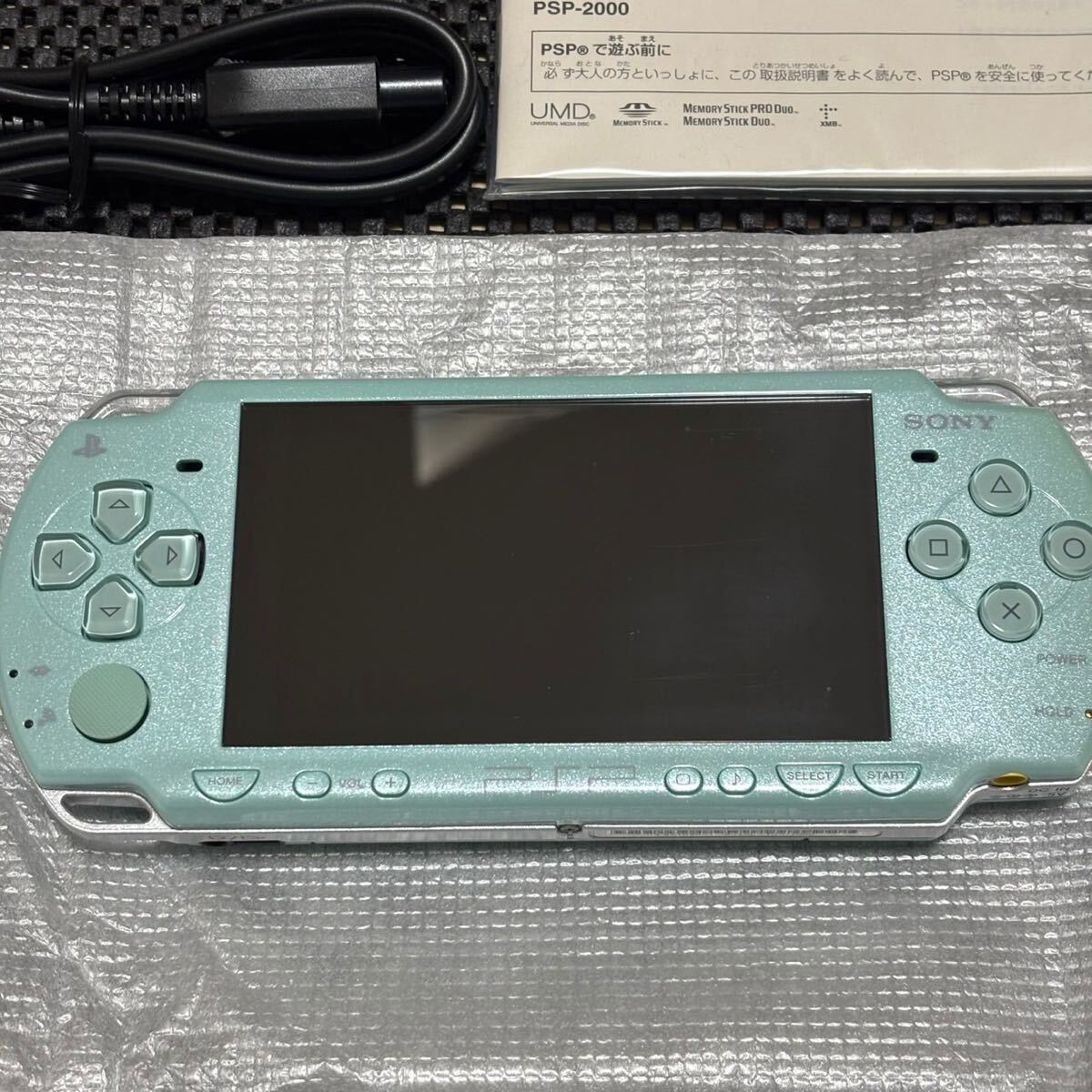 ☆美品・希少カラー☆PSP2000 プレイステーション・ポータブル ☆美品・希少カラー☆PSP2000 プレイステーション・ポータブル