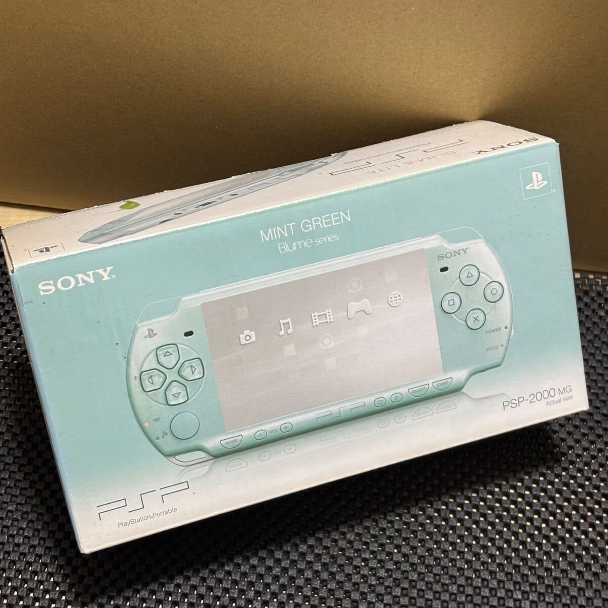 ☆美品・希少カラー☆PSP2000 プレイステーション・ポータブル ☆美品・希少カラー☆PSP2000 プレイステーション・ポータブル