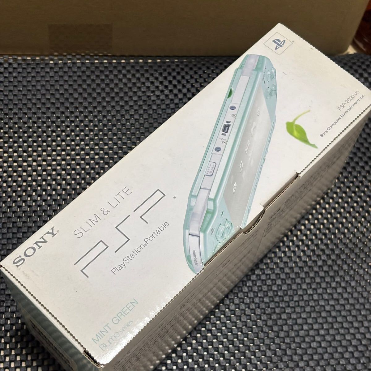 ☆美品・希少カラー☆PSP2000 プレイステーション・ポータブル ☆美品・希少カラー☆PSP2000 プレイステーション・ポータブル