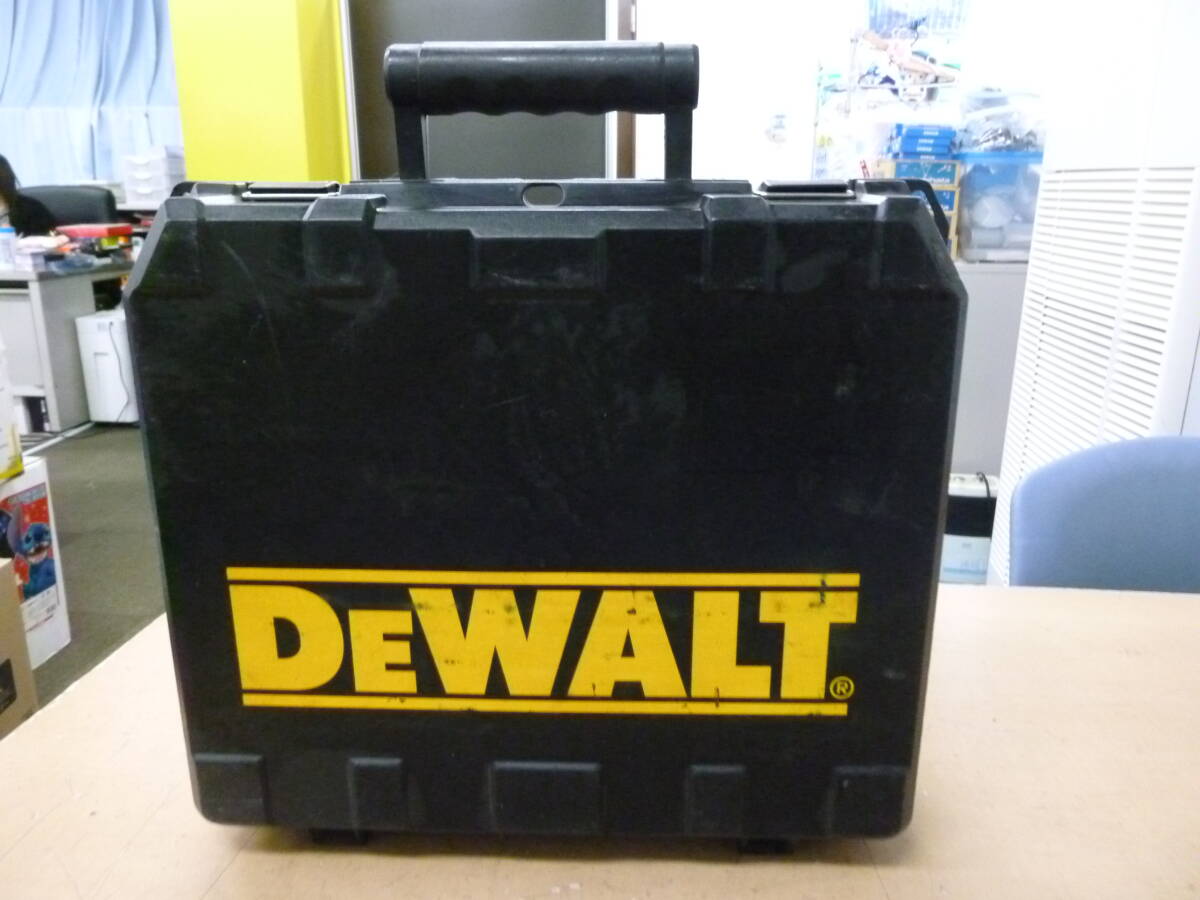 中古DEWALT DW052-JP TYPE1コードレスインパクトドライバー【V-36】 送料無料(北海道沖縄・離島・佐川急便中継料金がかかる地域は除く)