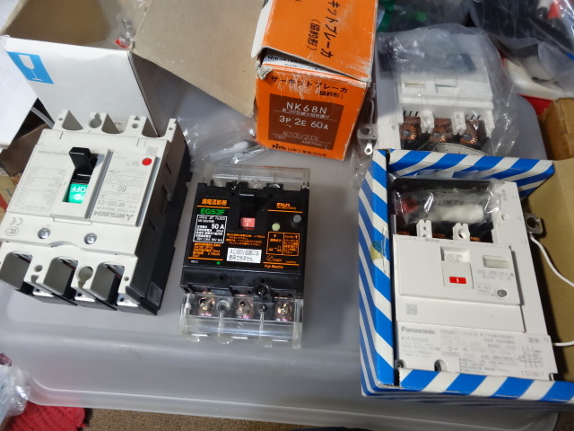 NFB　50A　60A　パナ専用の分電盤の主幹　50A　75Aで容量変更で取り替えた物です。