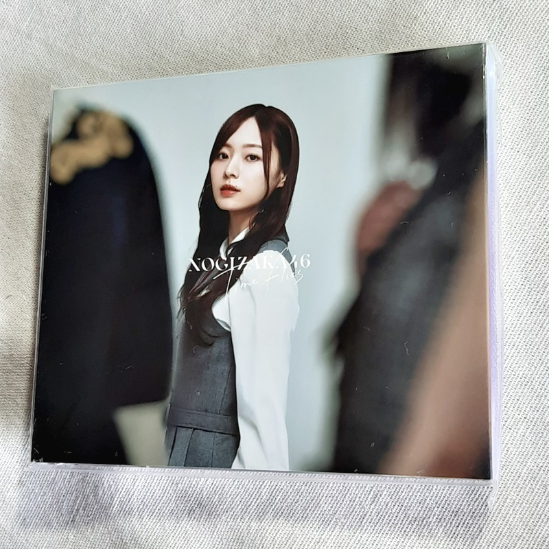 乃木坂46「TIME FLIES」＊グループ結成からの10年間が詰まった初のベスト盤（10周年記念メンバーカスタムジャケット盤）　＊2021年リリース