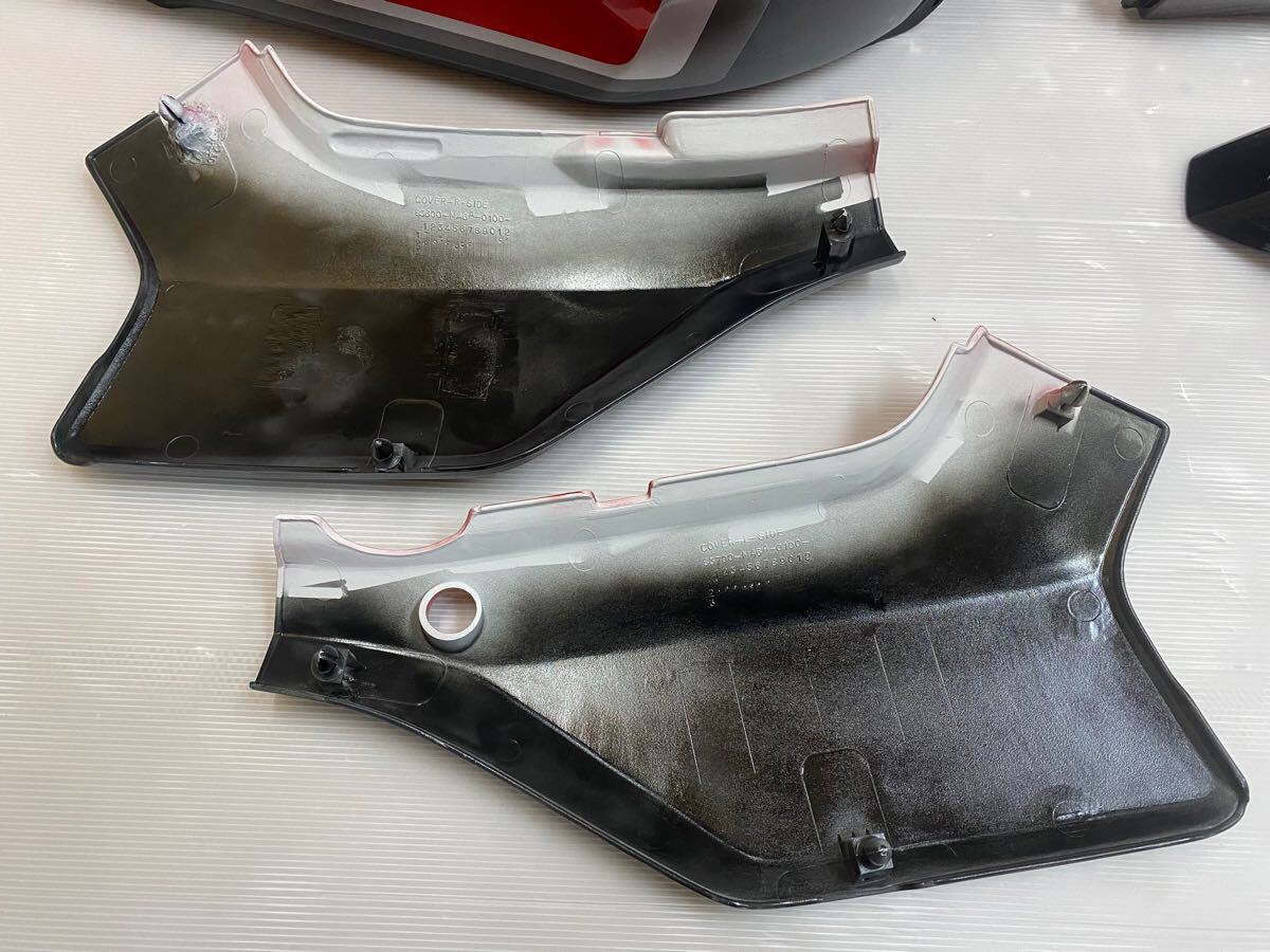 未使用 CBX400F 2型 黒赤 純正 外装セット タンク CBR ビート 未使用 CBX400F 2型 黒赤 純正 外装セット タンク CBR ビート