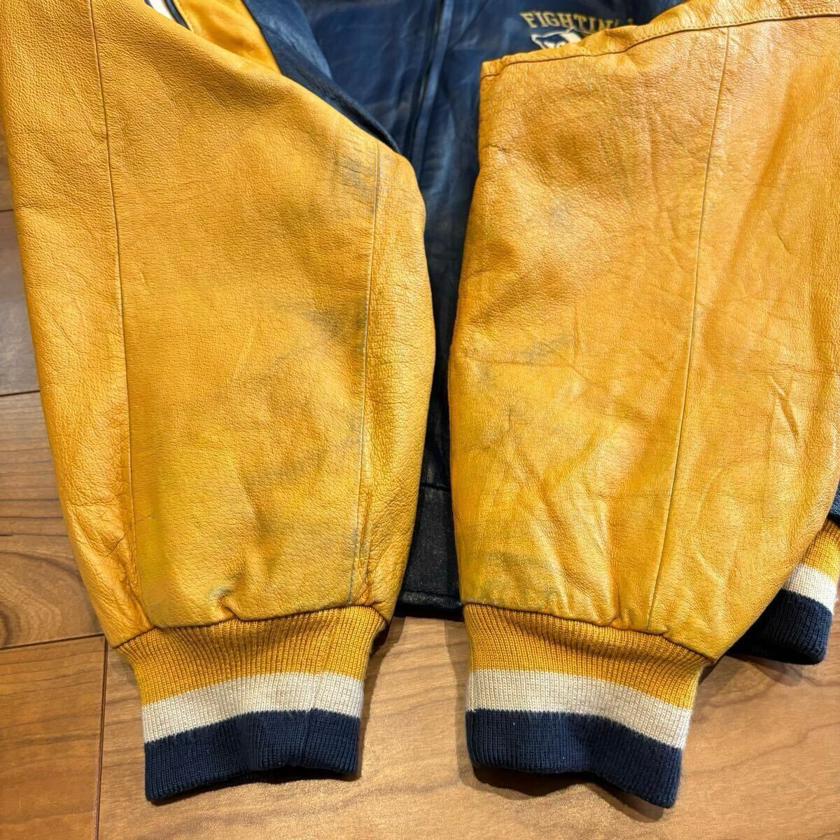 オールレザー 90s NOTRE DAME FIGHTIN IRISH スタジャン L オールレザー 90s NOTRE DAME FIGHTIN IRISH スタジャン L